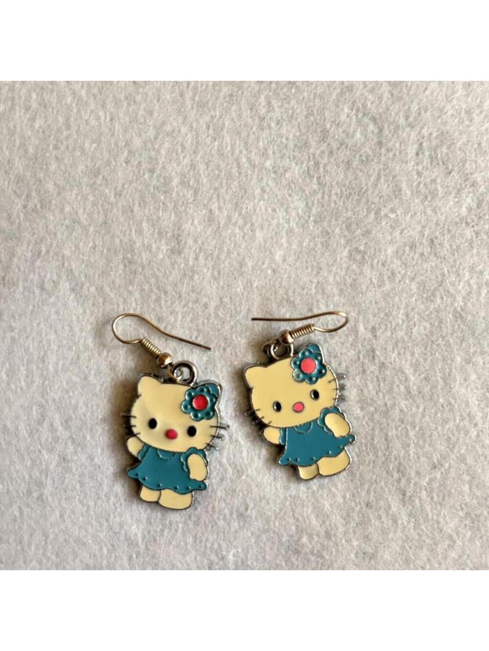 HELLO KITTY EARRINGS